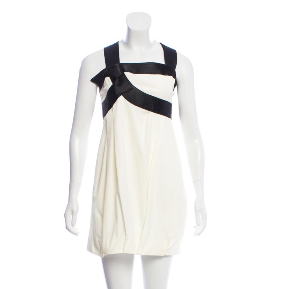 ROBERT RODRIGUEZ - Sleeveless White Mini Dress in GREAT condition - Size 6 / M